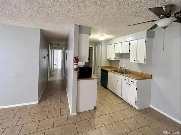 561 Geneva #200, Aurora, CO 80010