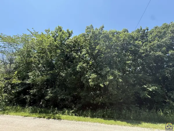6787 & 6791 Lake Ridge Pkwy, Ozawkie, KS 66070