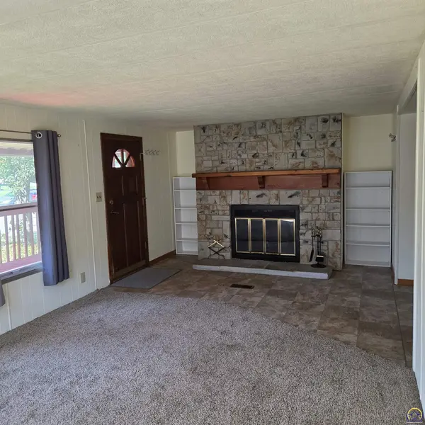 118 SE Willow Way, Topeka, KS 66609