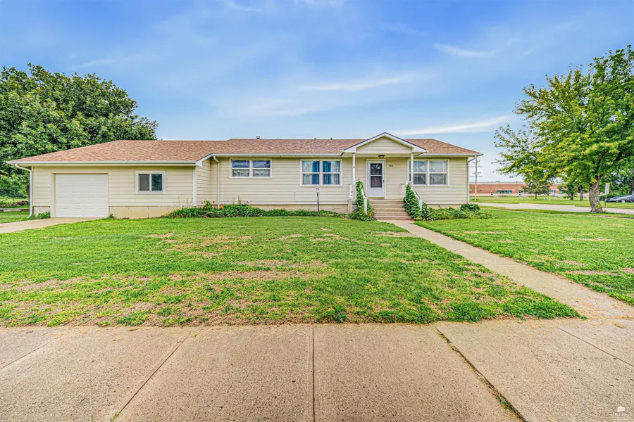 106 W 6th, Chapman, KS 67431