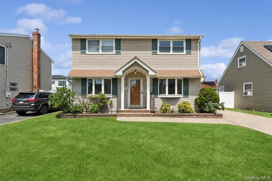 1016 Washington AVE, Westbury, NY 11590