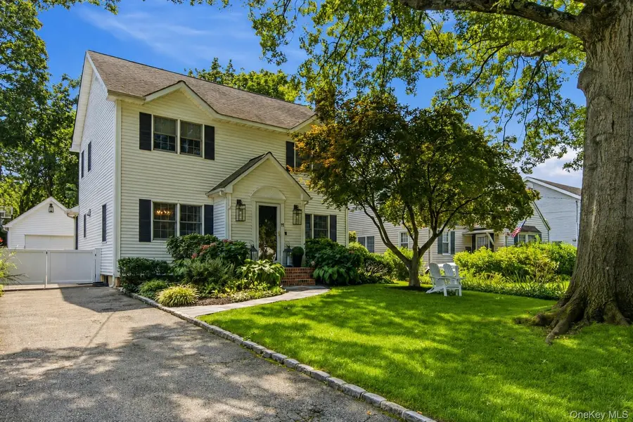 11 Bayside AVE, Port Washington, NY 11050