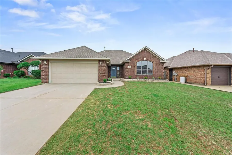 725 NE 20th ST, Moore, OK 73160