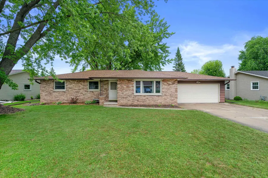 1504 COMMANCHE AVE, Green Bay, WI 54313