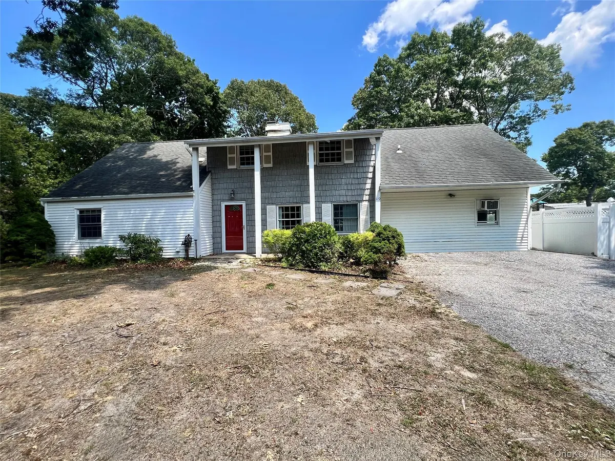 119 Holbrook RD, Holbrook, NY 11741