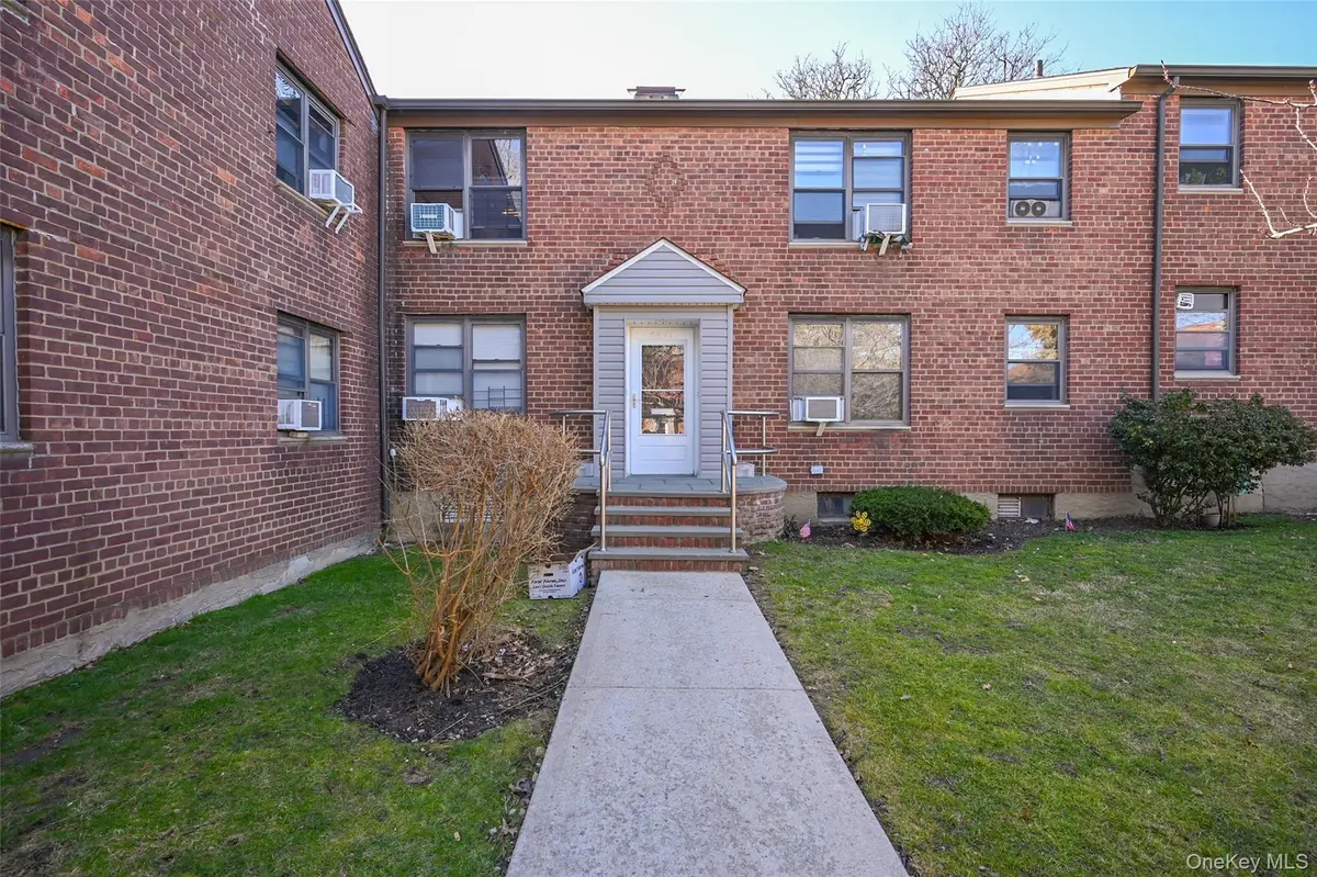 36-44 172 ST #93, Flushing, NY 11358