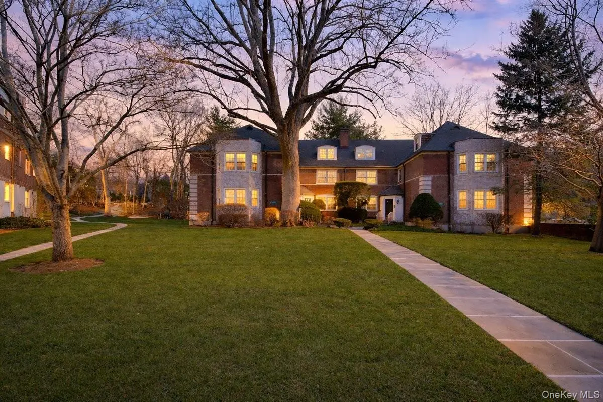 3 Sentry PL #2A, Scarsdale, NY 10583