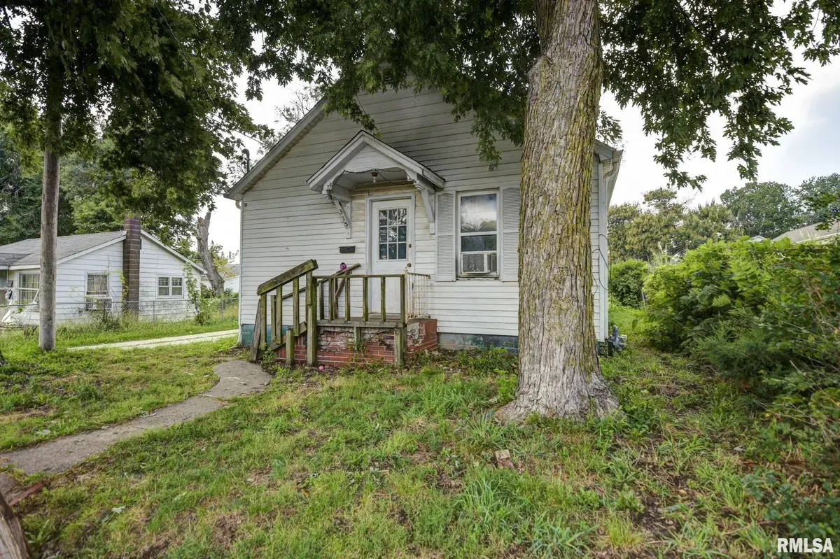 315 N LONG ST, Taylorville, IL 62568