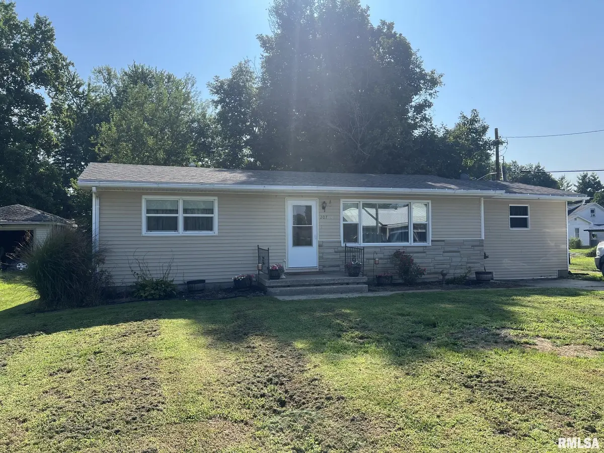 207 N ILLINOIS ST, Camp Point, IL 62320