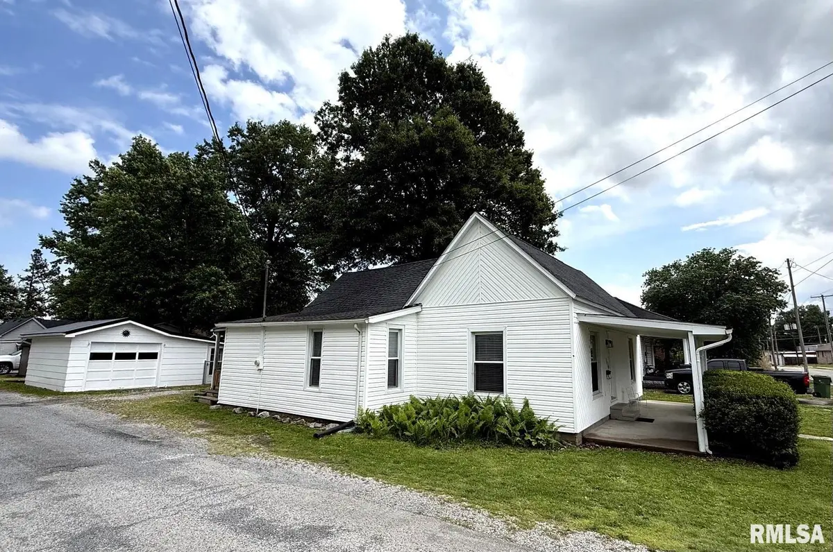 801 MONROE AVE, Johnston City, IL 62951