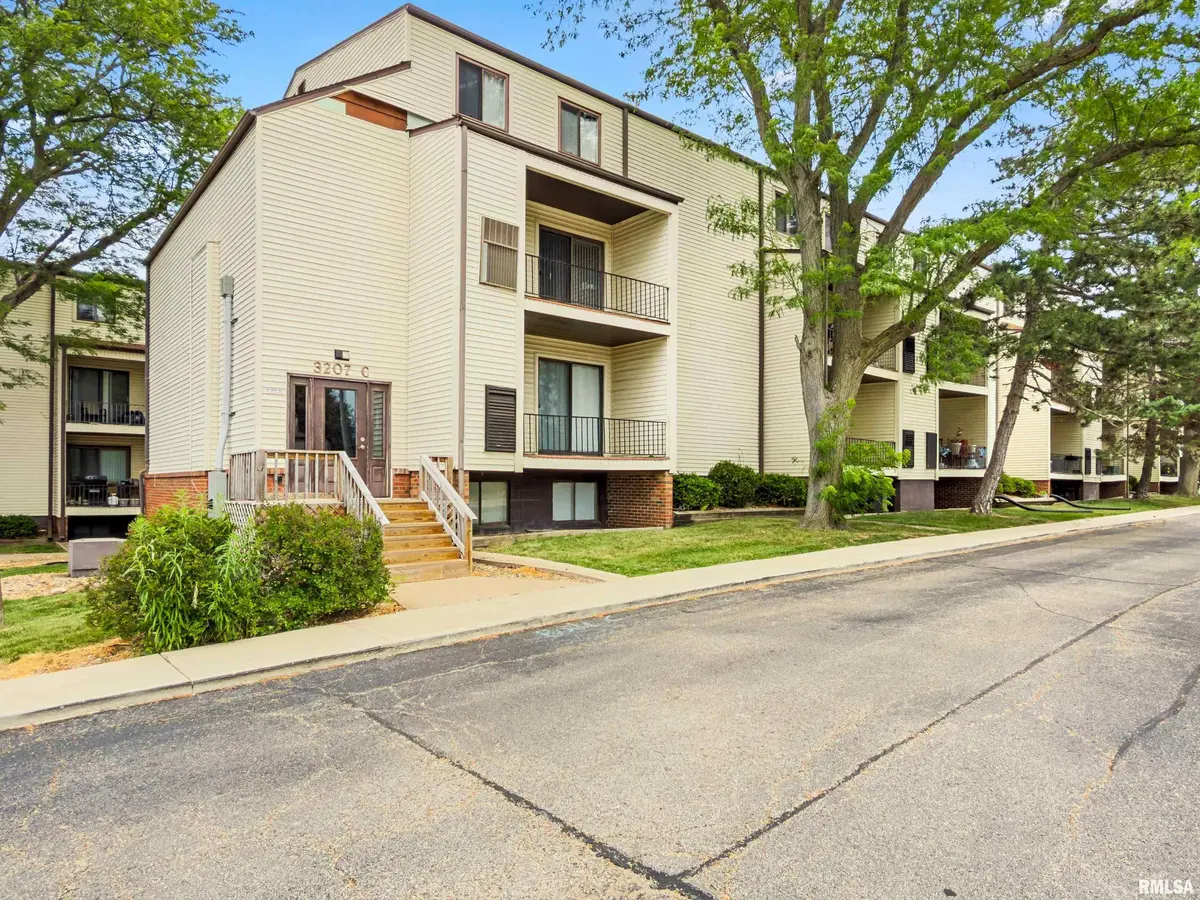 3207 W WILLOW KNOLLS DR #52C, Peoria, IL 61614