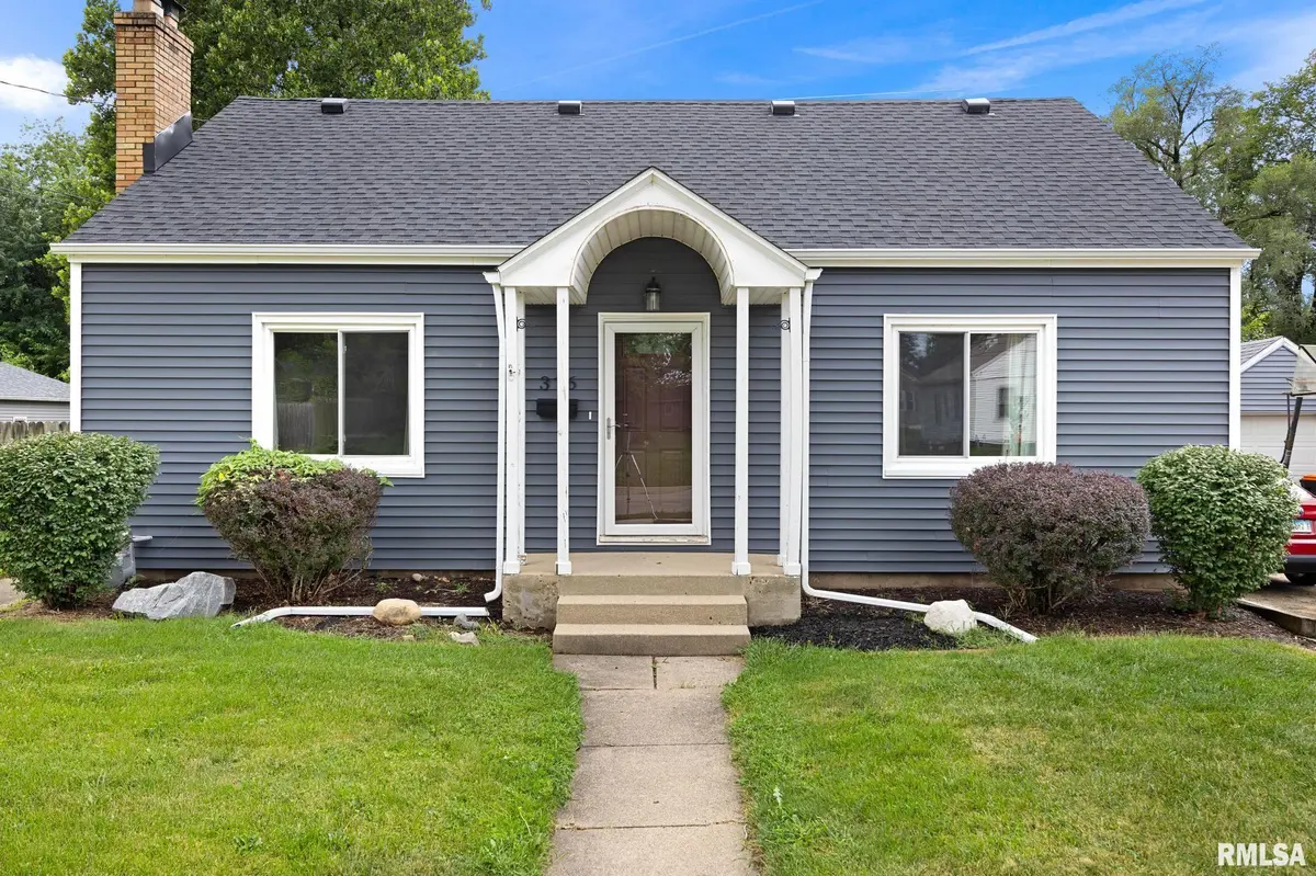 306 N LAWNDALE AVE, Washington, IL 61571