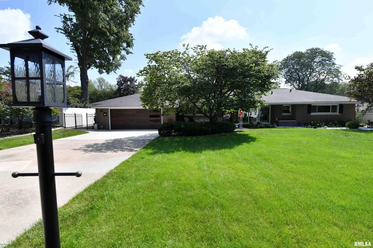 3320 N NORTH ST, Peoria, IL 61604
