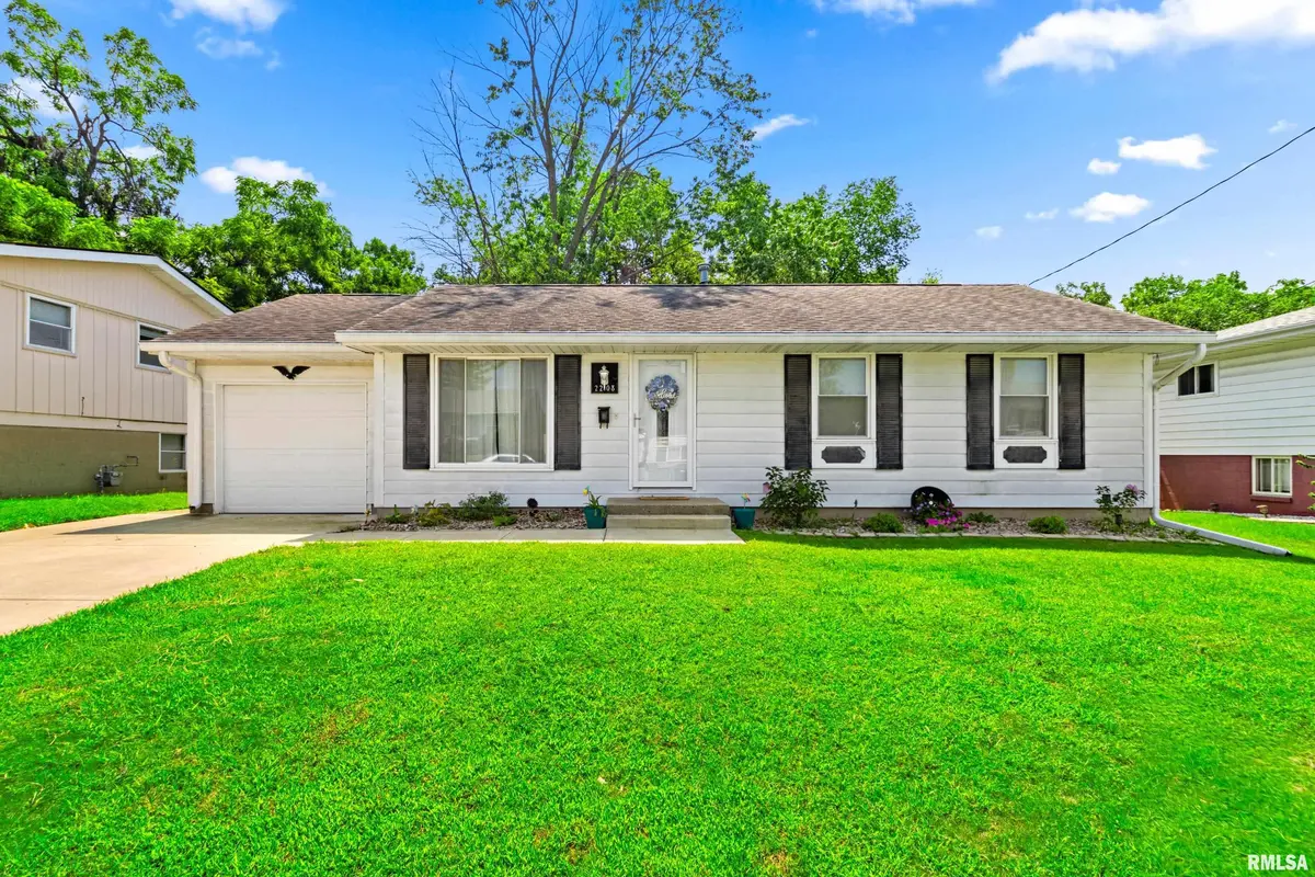 2208 W KENSINGTON DR, Peoria, IL 61614