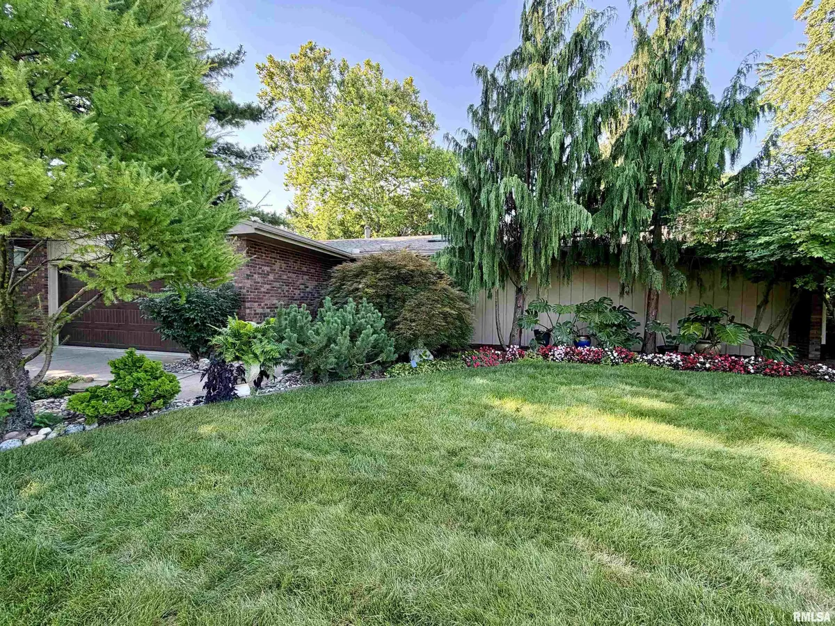 208 W WOLF RD, Peoria, IL 61614
