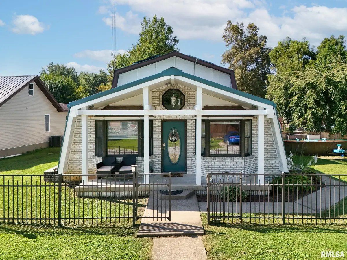 1206 W OAK ST, West Frankfort, IL 62986-2244