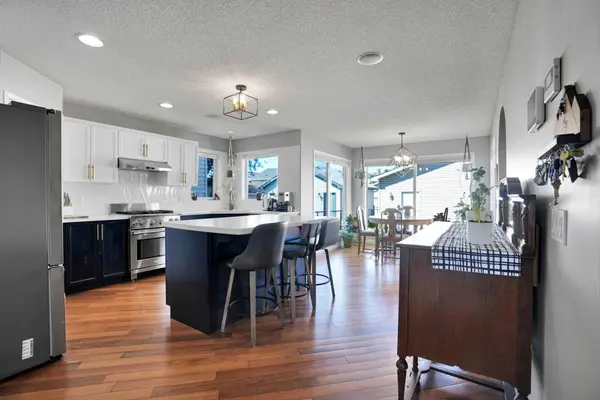 62 Prestwick LNDG SE, Calgary, AB T2Z 3S4