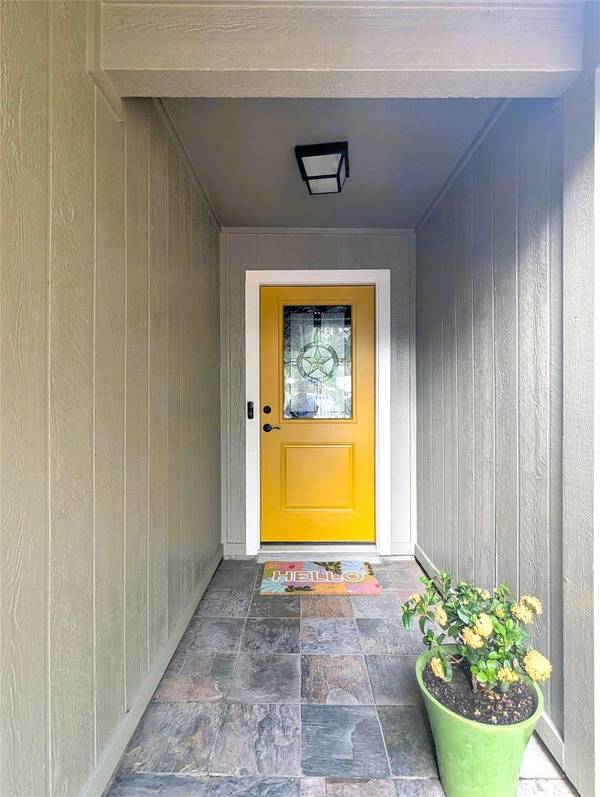 2423 Village WALK, Austin, TX 78744
