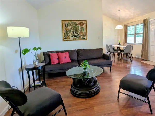 2423 Village WALK, Austin, TX 78744