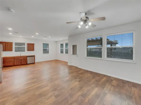 717 Twisted Oaks LN, Buda, TX 78610