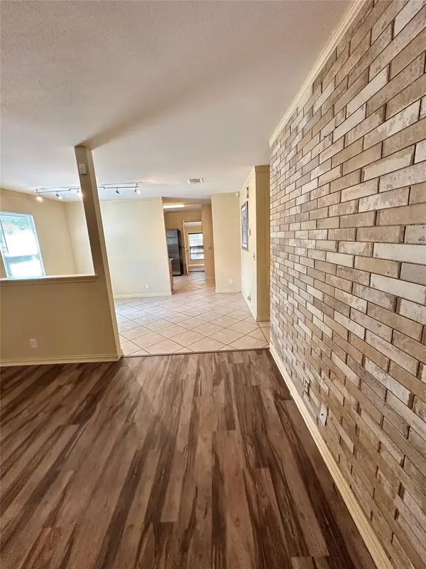 6913 Sabrina DR, Austin, TX 78747