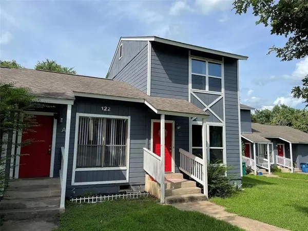 122 Hillside DR, Elgin, TX 78621