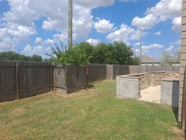 225 Rainey DR, Jarrell, TX 76537