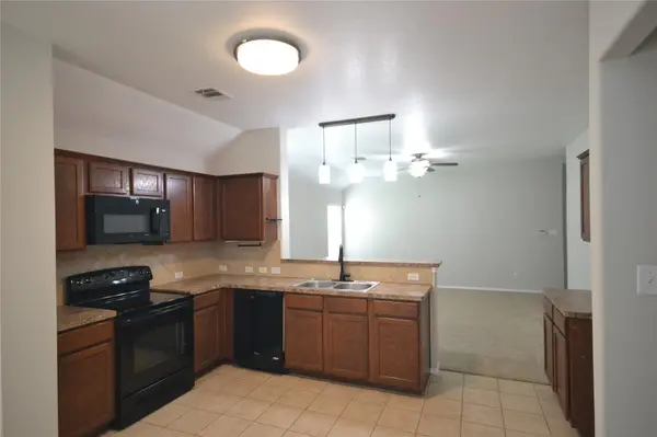 228 Falcon LN, Leander, TX 78641