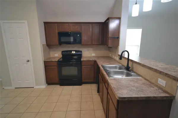 228 Falcon LN, Leander, TX 78641