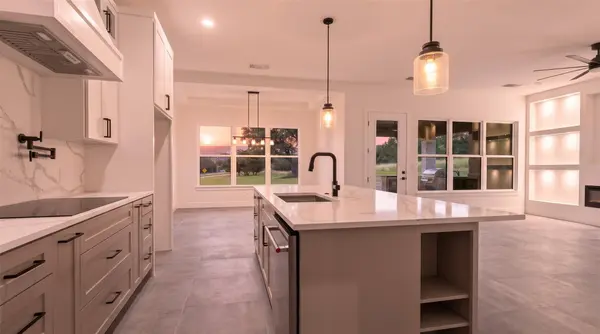 101 Broken Hills, Horseshoe Bay, TX 78657