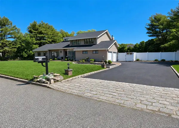 25 Vineyard WAY, Mount Sinai, NY 11766