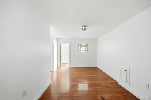 2975 Edson AVE, Bronx, NY 10469