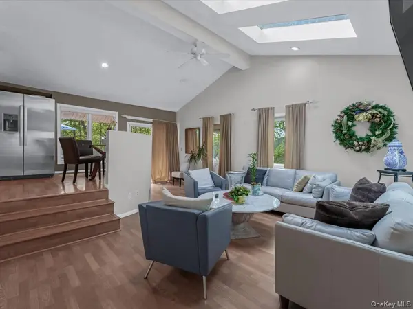 69 Roger DR, Port Washington, NY 11050