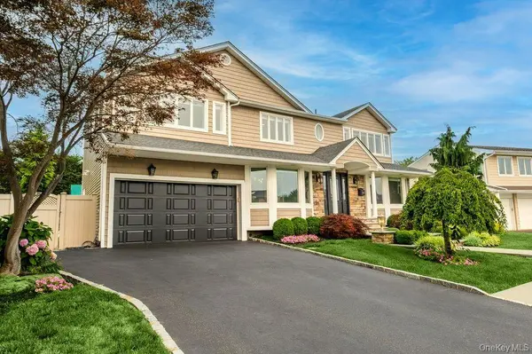 3343 Seawane DR, Merrick, NY 11566