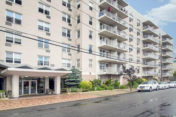 522 Shore RD #2VV, Long Beach, NY 11561
