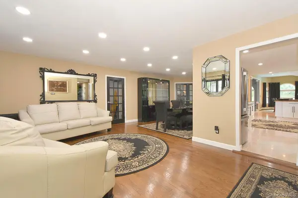 2224 Louis Kossuth AVE, Ronkonkoma, NY 11779