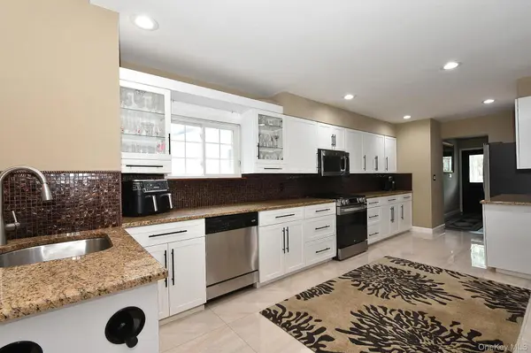 2224 Louis Kossuth AVE, Ronkonkoma, NY 11779