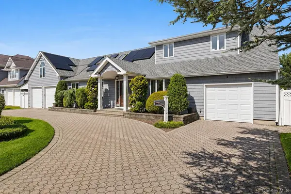 39 Jackson PL, Massapequa, NY 11758