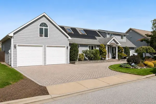 39 Jackson PL, Massapequa, NY 11758