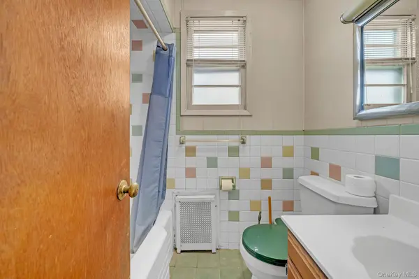1073 Concord ST, Franklin Square, NY 11010