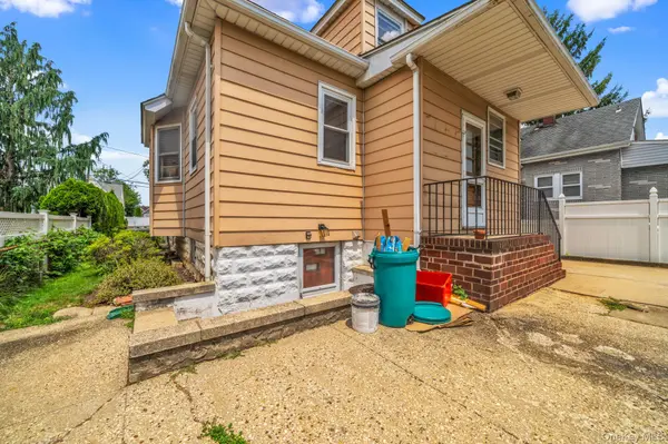 1073 Concord ST, Franklin Square, NY 11010