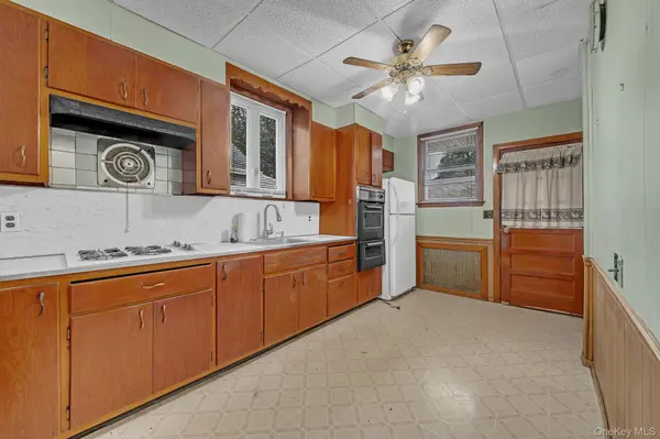 1073 Concord ST, Franklin Square, NY 11010