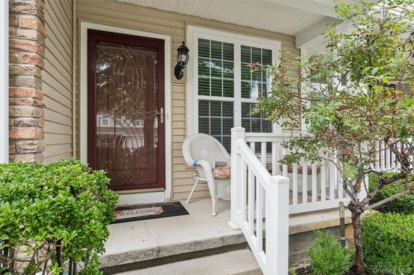 178 Southampton DR, Massapequa, NY 11758