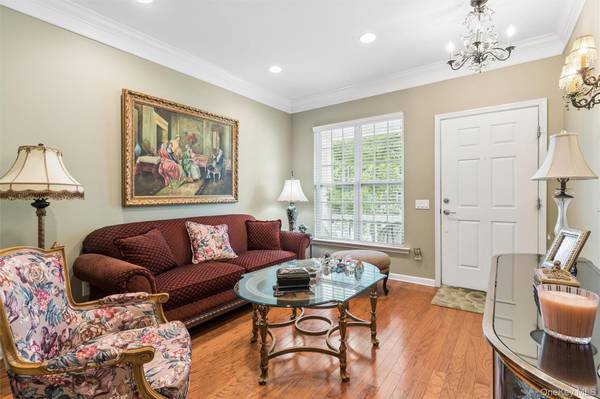 178 Southampton DR, Massapequa, NY 11758