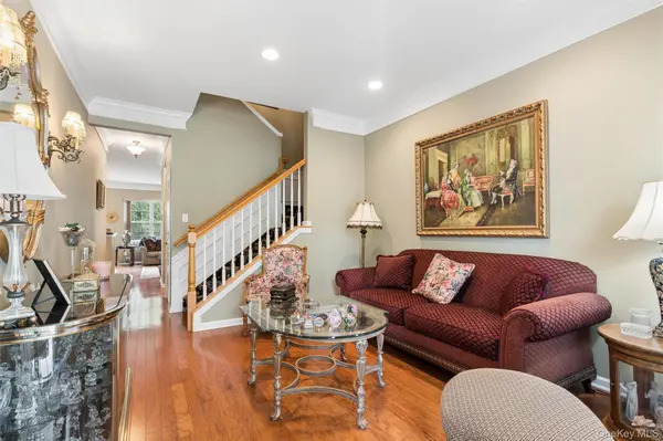 178 Southampton DR, Massapequa, NY 11758