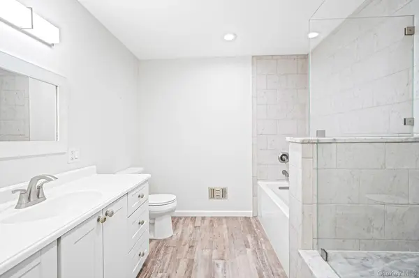 15 Leeward LN #15, Port Jefferson, NY 11777