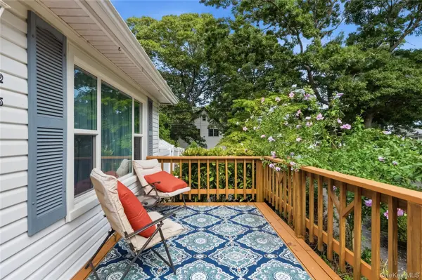 211 Hampton AVE, Mastic, NY 11950