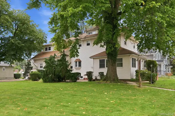 105 N Corona AVE, Valley Stream, NY 11580