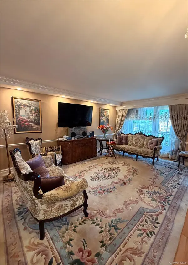 98-05 63rd RD #12k, Rego Park, NY 11374