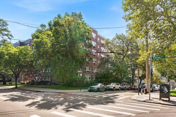 87-15 165th ST #5E, Jamaica, NY 11432